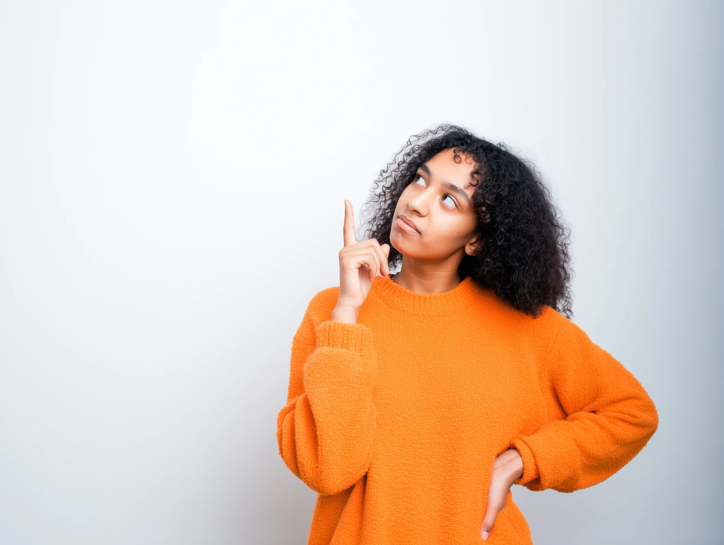 _person_with_index_finger_on_temple_in_classic