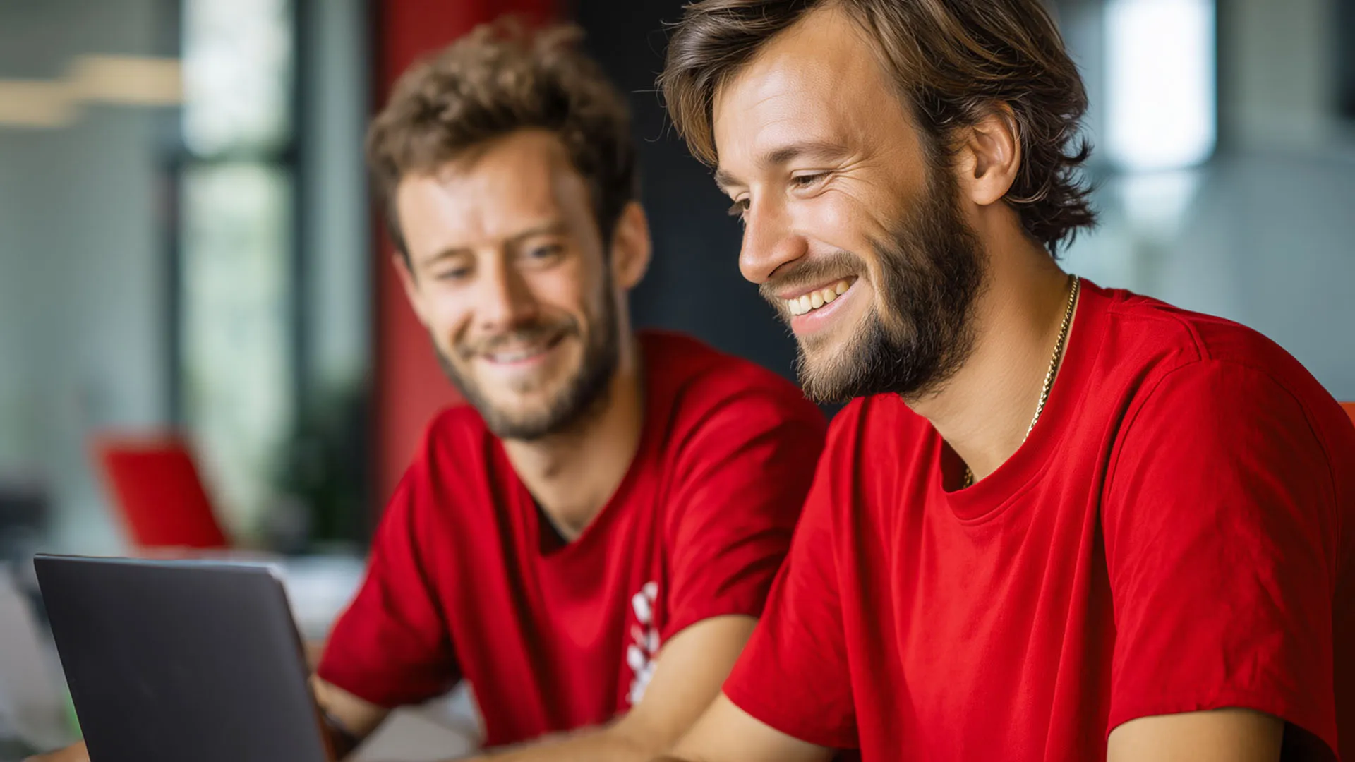 web_p_ahimggen_shot_photo_of_2_developer_working_with_his_laptop_wear